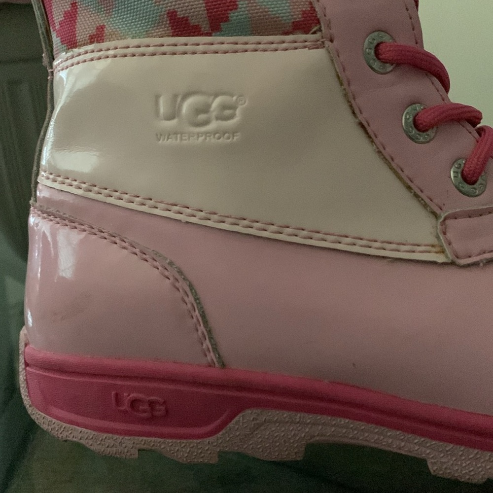 UGG BUTTE II PATENT TRUCKEE WATERPROOF LEATHER BOOTS - Picture 7 of 16